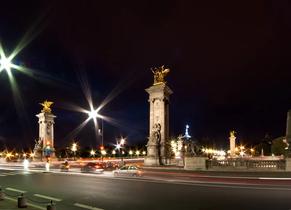 Geceleri Alexander Köprüsü - Paris, Fransa — Stok fotoğraf