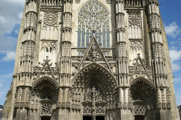 Gotische Kathedrale Saint Gatien (erbaut zwischen 1170 und 1547), Besichtigungen, Frankreich — Stockfoto