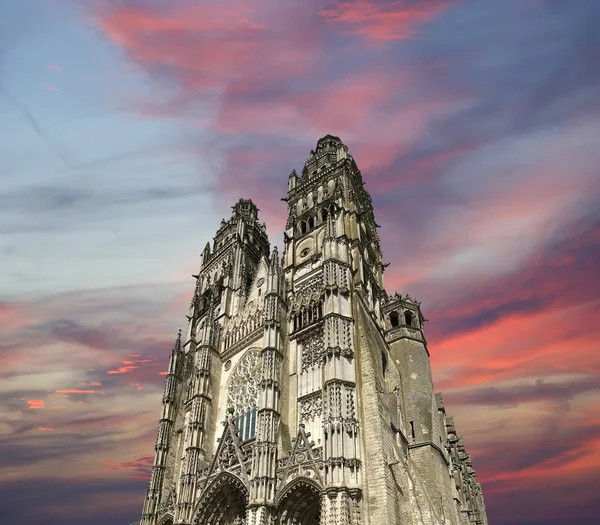 Catedral gótica de São Gatien (construída entre 1170 e 1547), Tours, França — Fotografia de Stock