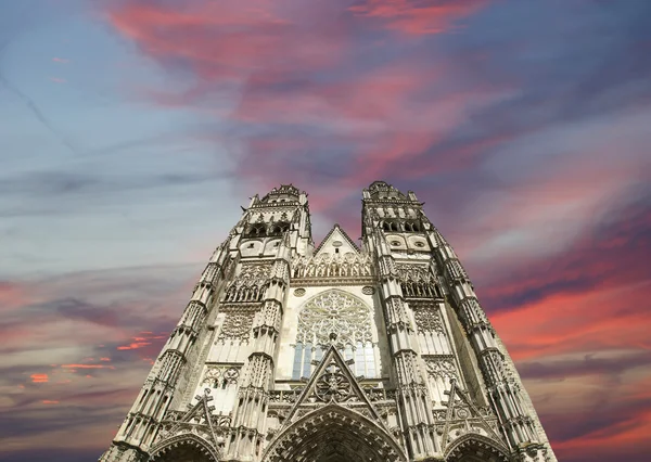 Gothic cathedral of Saint Gatien (built between 1170 and 1547), Tours, France — Stock Photo, Image