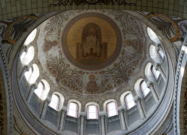 Interior de la Basílica de Saint-Martin, Tours, Francia — Foto de Stock