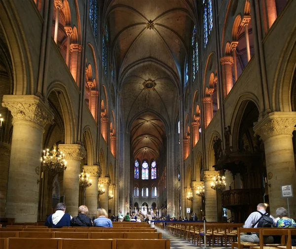 Wnętrze katedry notre dame de paris, Francja — Zdjęcie stockowe