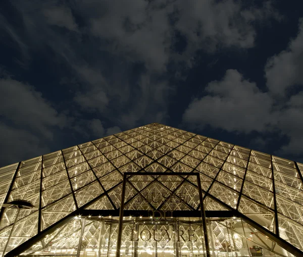 Louvre, Pyramid (by night), France — Stock Photo, Image