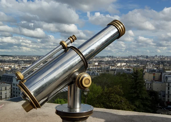Teleskop podglądu wychodzi na widok panoramę Paryża — Zdjęcie stockowe