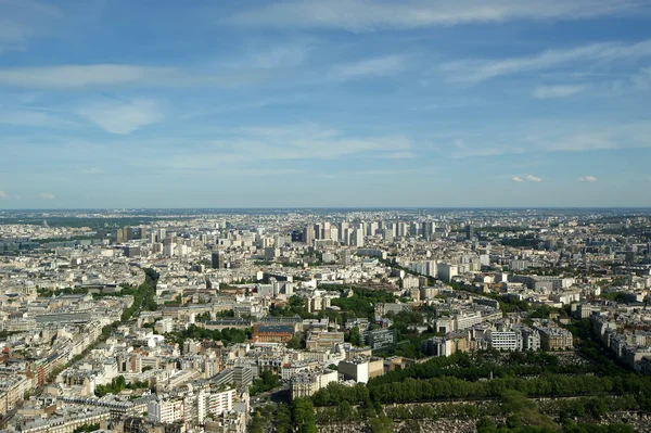 El horizonte de la ciudad durante el día. París, Francia — Foto de Stock