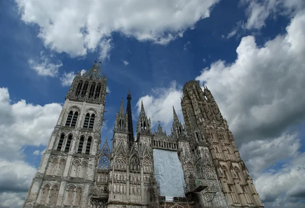 Katolska gotiska katedralen i rouen — Stockfoto