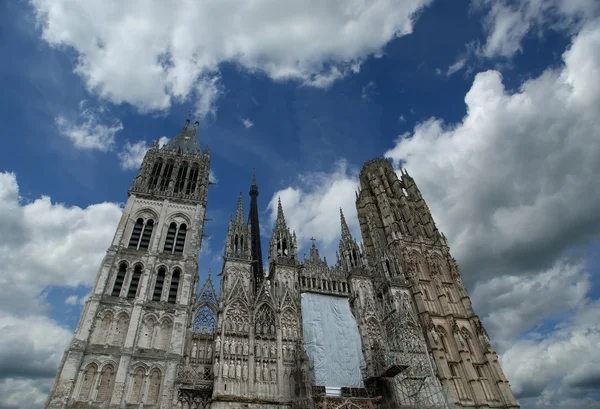 Römisch-katholische gotische Kathedrale in rouen — Stockfoto