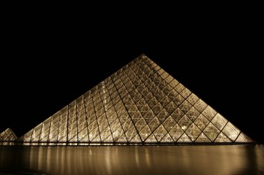 Louvre, 1989 yılında (gece) tamamlandı, Piramit, Fransa