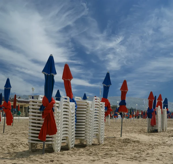 Parasoles coloridos en Deauville Beach, Normandía, Francia —  Fotos de Stock