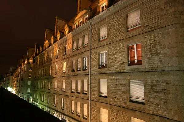 Saint-Malo at night-- is a walled port city in France — Stock Photo, Image