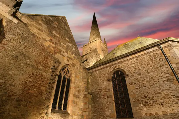 Καθεδρικός Ναός Άγιος-Malo στο βράδυ, Βρετάνη, Γαλλία — Φωτογραφία Αρχείου
