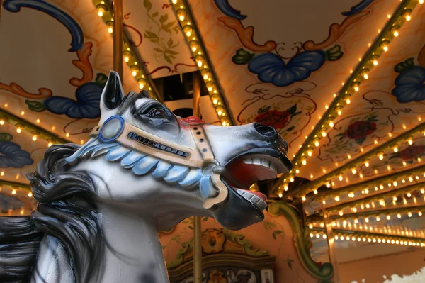 Carousel Paris'te Eyfel Kulesinin yakınında — Stok fotoğraf