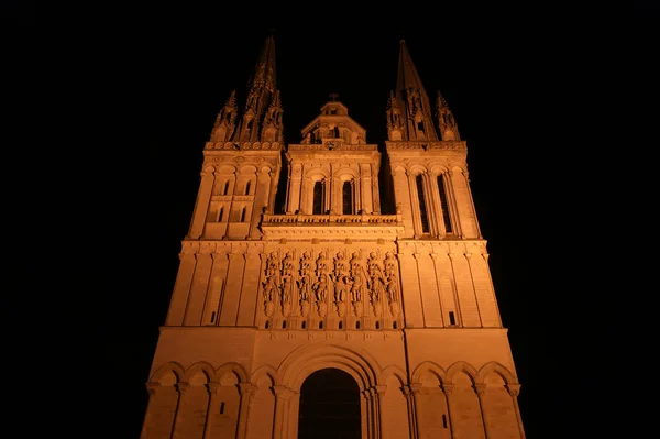 圣莫里斯大教堂在晚上，在法国昂热 — 图库照片