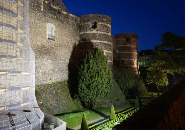 Εξωτερικό του angers κάστρο τη νύχτα, θυμώνει πόλη, Γαλλία — Φωτογραφία Αρχείου