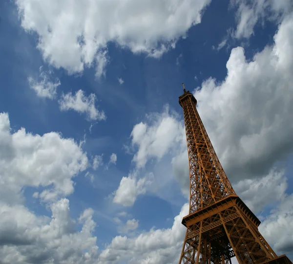 Eiffel torony Párizsban, Franciaországban — Stock Fotó