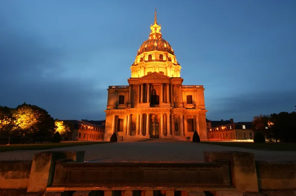 Les Invalides w nocy - Paryż, Francja — Zdjęcie stockowe