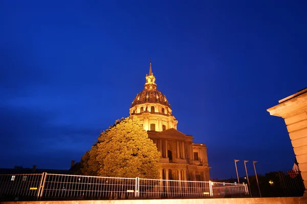 Les Invalides por la noche - París, Francia —  Fotos de Stock