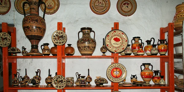 Ceramics souvenir shop, traditional Greek vases — Stock Photo, Image