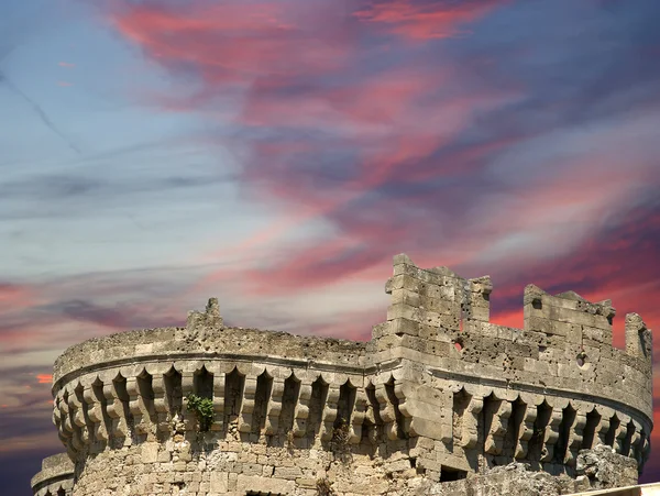 Middeleeuwse stadsmuren in Rhodos, Griekenland — Stockfoto