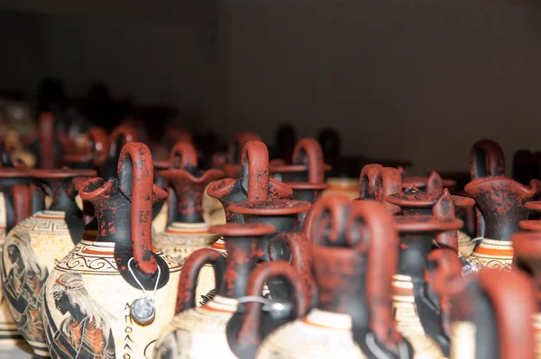 Ceramics souvenir shop, traditional Greek vases — Stock Photo, Image