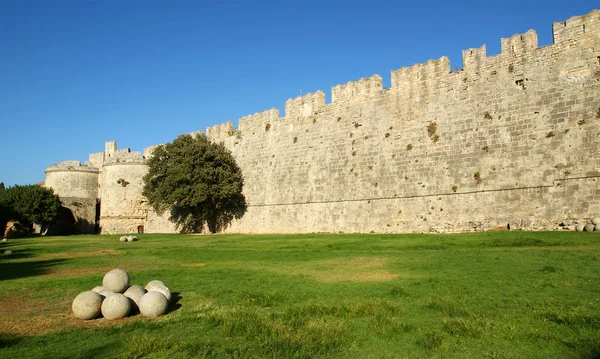 Ortaçağ surları rhodes Town, Yunanistan — Stok fotoğraf