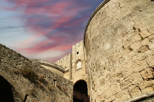 Mittelalterliche Stadtmauern in Rhodos-Stadt, Griechenland — Stockfoto