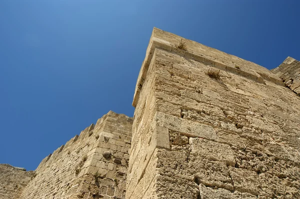 Medieval city walls in Rhodes town, Greece — Stock Photo, Image