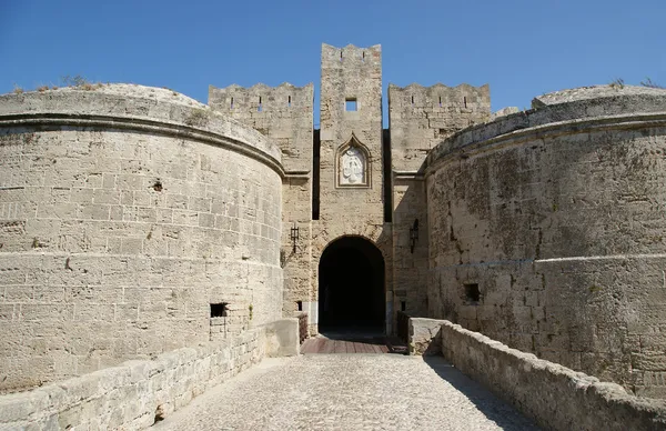 Середньовічних міських стін історичної частини міста Родос, Греція — стокове фото