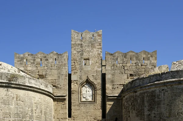 Middeleeuwse stadsmuren in Rhodos, Griekenland — Stockfoto