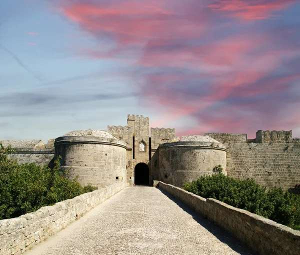 Medieval city walls in Rhodes town, Greece — Stock Photo, Image