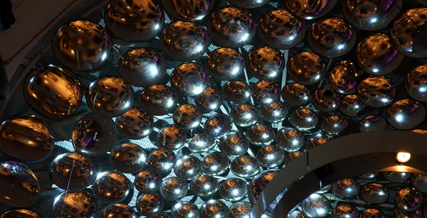 Mirrored ceiling in night club — Stock Photo, Image