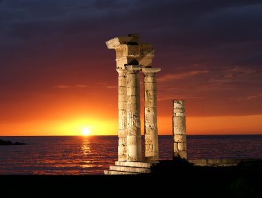 Apollon Tapınağı'nda Rodos acropolis, gece, Yunanistan