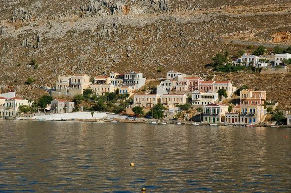 Symi village sur l'île de Symi près de l'île de Rhodes (Grèce) ) — Photo