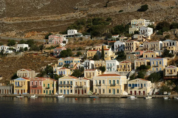 Symi wieś na wyspie Symi w pobliżu wyspy Rodos (Grecja) — Zdjęcie stockowe