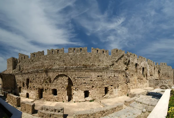 Middeleeuwse stadsmuren in Rhodos, Griekenland — Stockfoto