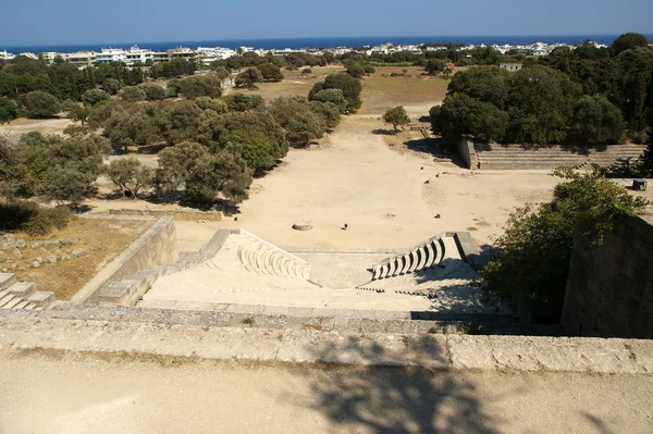 Pequeño teatro cerca del Templo de Apolo en la Acrópolis de Rodas — Foto de Stock