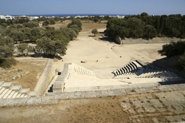 Pequeño teatro cerca del Templo de Apolo en la Acrópolis de Rodas — Foto de Stock