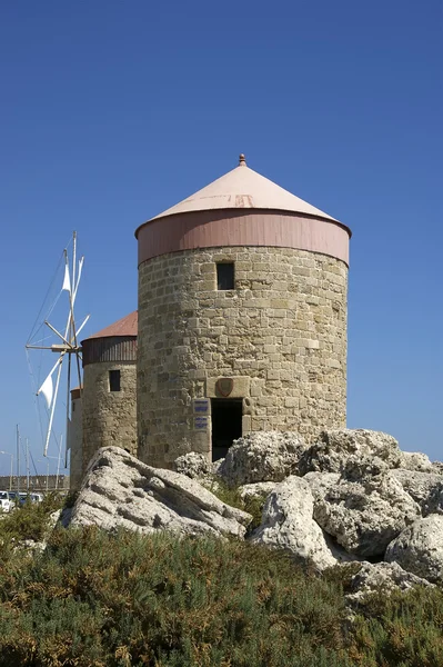 Eski Rodos yel değirmenleri, Yunanistan — Stok fotoğraf