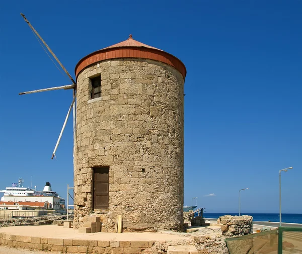 Eski Rodos yel değirmenleri, Yunanistan — Stok fotoğraf