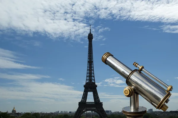 Teleskop widza i Wieża Eiffla w Paryżu, Francja — Zdjęcie stockowe