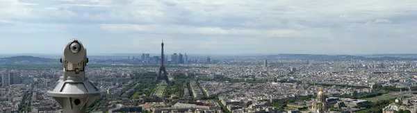 Telescopul și orizontul orașului în timpul zilei. Paris, Franța — Fotografie, imagine de stoc