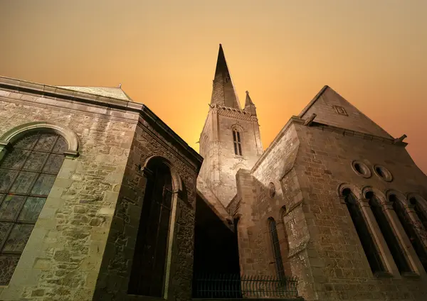 Catedral de Saint-Malo à noite Brittany, França — Fotografia de Stock