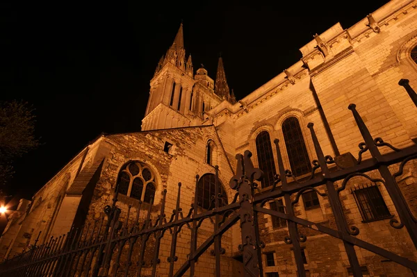 Catedral de Saint-Maurice à noite, Angers, França — Fotografia de Stock