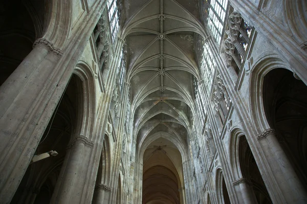 Finestra di vetro colorato. Cattedrale gotica di San Gatien — Foto Stock