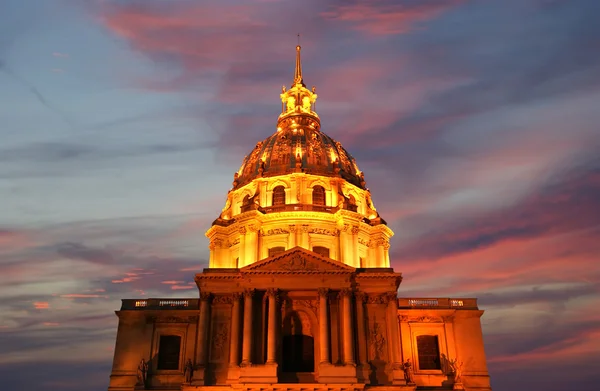 Les invalides (die nationale Residenz der Invaliden) in der Nacht — Stockfoto