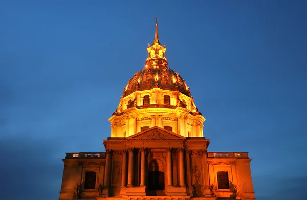 Les Invalides (το εθνικό κατοικίας οι ανάπηροι) τη νύχτα — Φωτογραφία Αρχείου