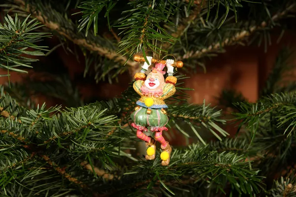 Weihnachtsschmuck am Baum, Nahaufnahme. — Stockfoto