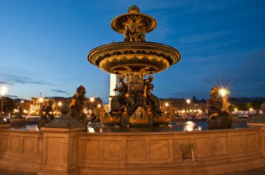gece, Paris'te place de la Concorde'ye, Çeşme