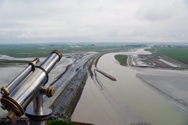 Görüntüleyici teleskop ve mont saint-michel, normandy, Fransa görüntüleyin