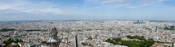 Visionneuse de télescope et horizon de la ville pendant la journée. Paris, France — Photo